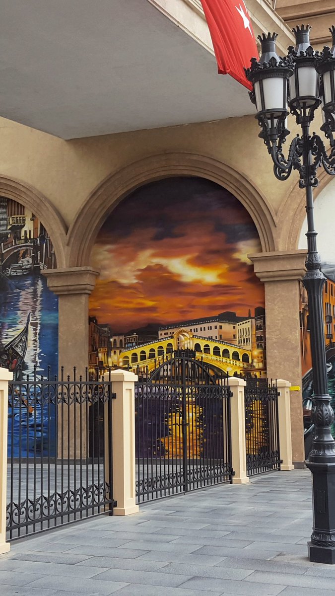 Çakma Venedik Projesi çökmüş. Binalar dökülüyor, AVM outlet olmuş, gondollar kalkmış, kanalların üzeri kapatılıyor. #ViaportVenezia