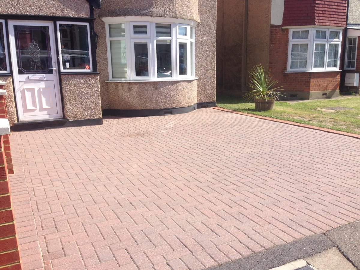 VPBournemouth's tweet photo. #driveway looking tired?! Get VIRTUS PURGO to revive it! #cleaned #resanded &amp;a #sealed https://t.co/kGgffPL82H