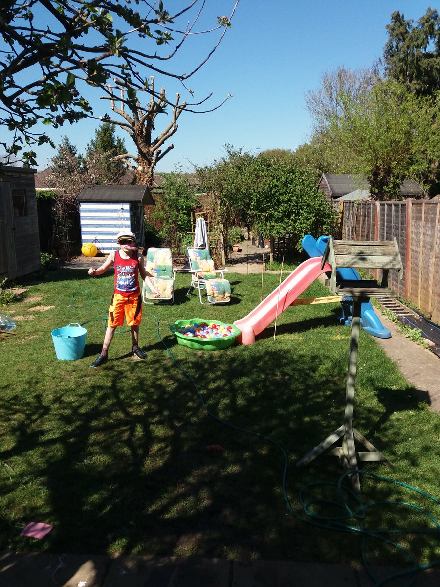 EmmaJanesLife's tweet image. The Captain set up the garden for us 😎😎
#SpringorSummer #GardenFun
