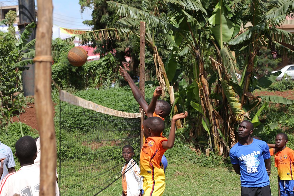 kbvolleyball20's tweet photo. It's always a great time when our Volleyball teams get together! Tonight we kicking off the finals at Lugogo Arena #KBV2017 @Smart_Uganda https://t.co/Fgp9ex1MiB