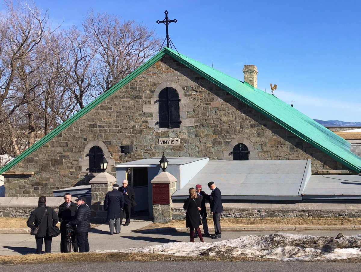 HaguenauerL's tweet photo. Émotion #R22R souvenir et reconnaissance pour #héros 🇨🇦morts pour 🇫🇷#Vimy100 #Citadelle https://t.co/vWWmAUoo5W