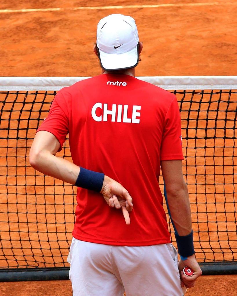 hanspodlipnik's tweet photo. Ese momento cuando tu partner se enoja contigo, pero te putea pa' callao jajaja #copadavis #chile #tenis https://t.co/Qn3VYiuJbe