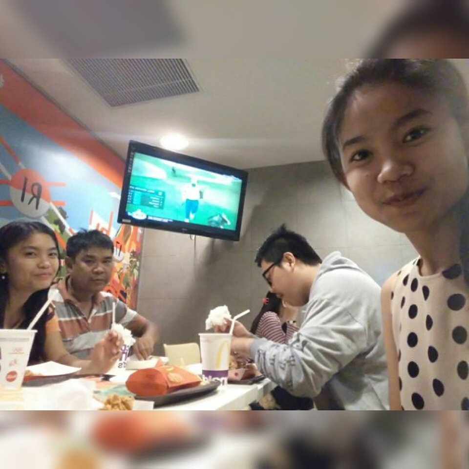 Karena barcelona kalah, maka mari kita rayakan 🍻🍔🍟🍴