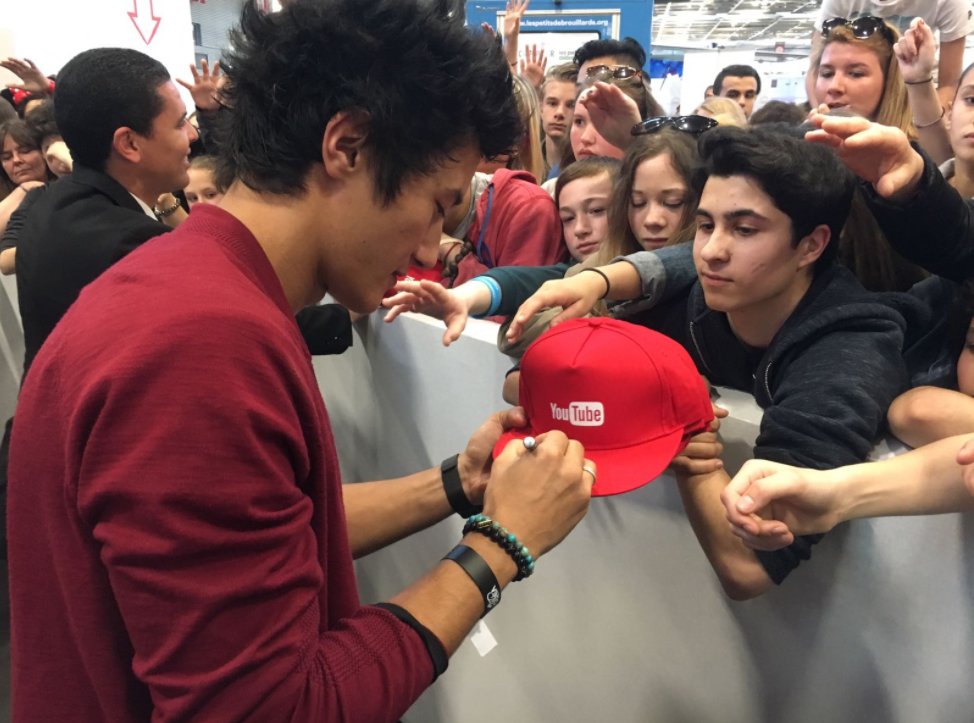 Merci @ClichesDeJigme d'être venu sur le stand #YouTube pour rencontrer tes abonnés à #VCP2017