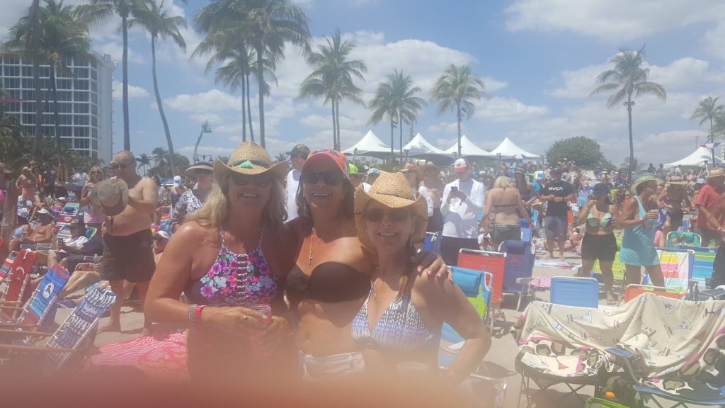 DebraJMichaels's tweet photo. #tortugamusicfestival. What a fantastic weekend!  Kenny Chesney here we come!! Buying tickets for 2018 too! https://t.co/W6xo6OWpvs