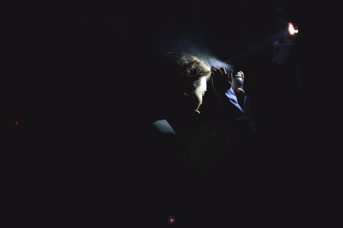 Tomydearjohnny's tweet photo. Shine in darkness 
Bring me lightness 
#쟈니 #영호 #JOHNNY @170408 https://t.co/tEWcdfoGOD