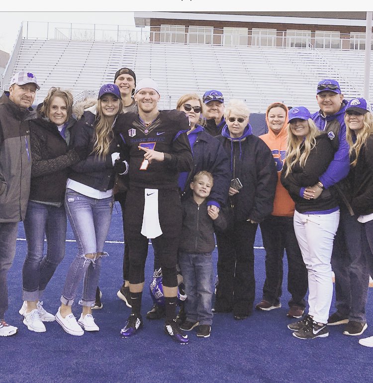 kizzyrice10's tweet photo. Still dethawing❄️but grateful for our family who came from all over to support us on THE BLUE 🙌🏼💙 

#BSUspringgame2017 #familiesareforever https://t.co/7nPe9uhOv8