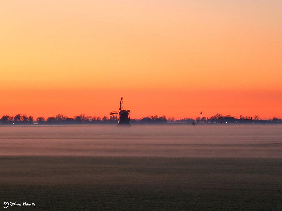 #ZonsOndergang 8-4 #Leeuwarden 
<a href="/WNLVandaag/">WNL Vandaag</a> <a href="/robertvriezen/">Robert Vriezen</a> <a href="/UwPresentatrice/">Annemarie Bruning</a>