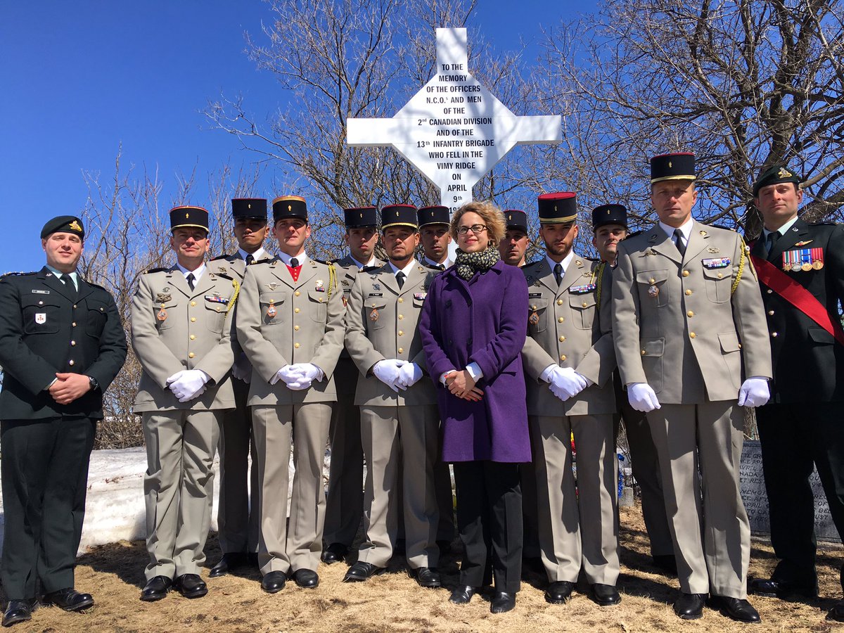 HaguenauerL's tweet photo. Souvenir #Vimy100 avec un détachement du 35ème régiment d'infanterie de #Belfort en mission formation #R22R @villequebec https://t.co/Q5LwuwqCIb