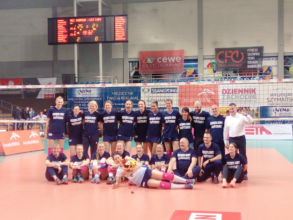 mksdg's tweet photo. Dziękujemy Lenie za wspaniałą siatkarską karierę! #dziękujemyLena 💙💙💙 https://t.co/4L4iJ7otKz