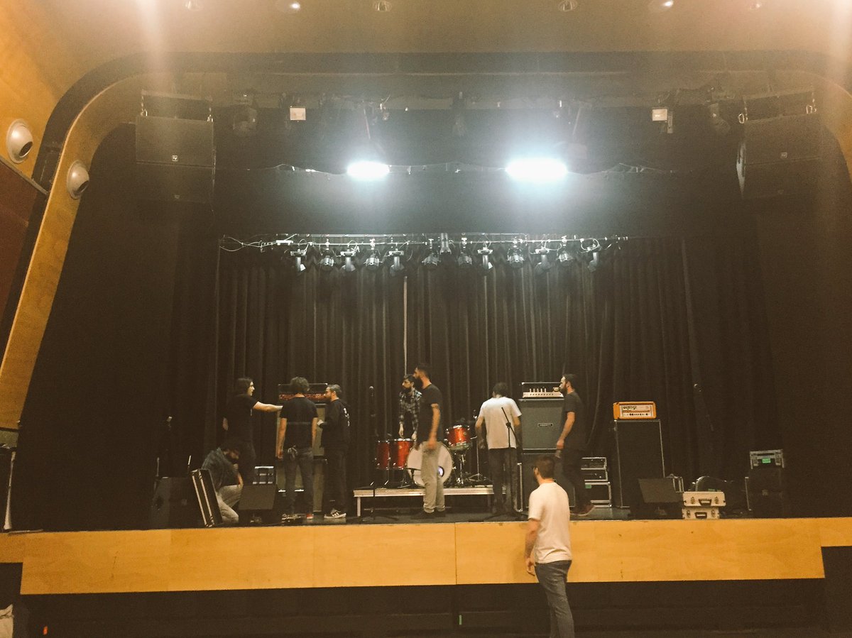 Hysteriamm's tweet photo. @desakatorock ya en @alasarmas_org de #Zaragoza esta noche #quemamoszaragoza #lateoriadelfuego en práctica #vamosmaño #ven https://t.co/tzmBWLpAn0