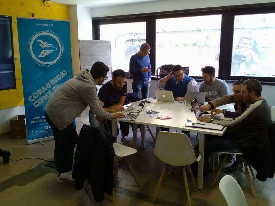 snowcamel01's tweet photo. #XamarinDevDays in Potenza with @DivitoMassimo https://t.co/ynFL8VN2cJ