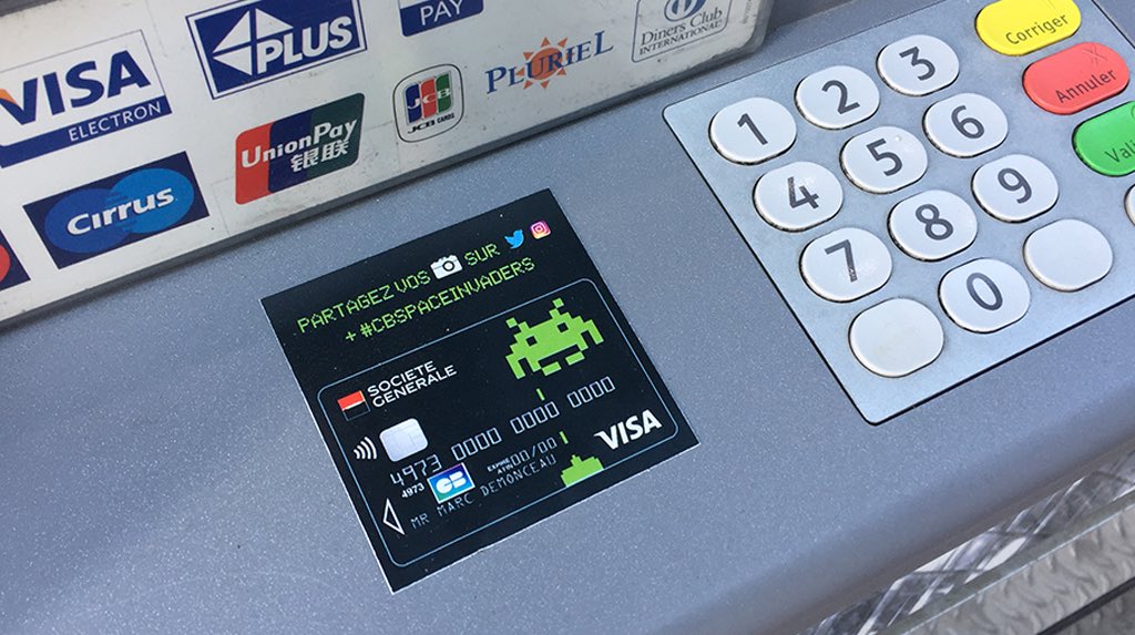 SG_etvous's tweet photo. Tweetez vos photos de stickers, écrans et décos Space Invaders 👾 de nos distributeurs et agences + #CBSpaceInvaders : 50 cadeaux à gagner 🕹😀 https://t.co/toae9g3qny