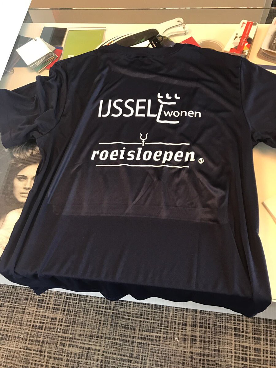 Nieuwe outfits met dank aan onze trouwe sponsoren. <a href="/ijsselwonen/">IJssel Wonen</a> <a href="/wouterversteeg/">Wouter Versteeg</a> roeisloepen.nl <a href="/ronstraver/">Ron Straver</a>