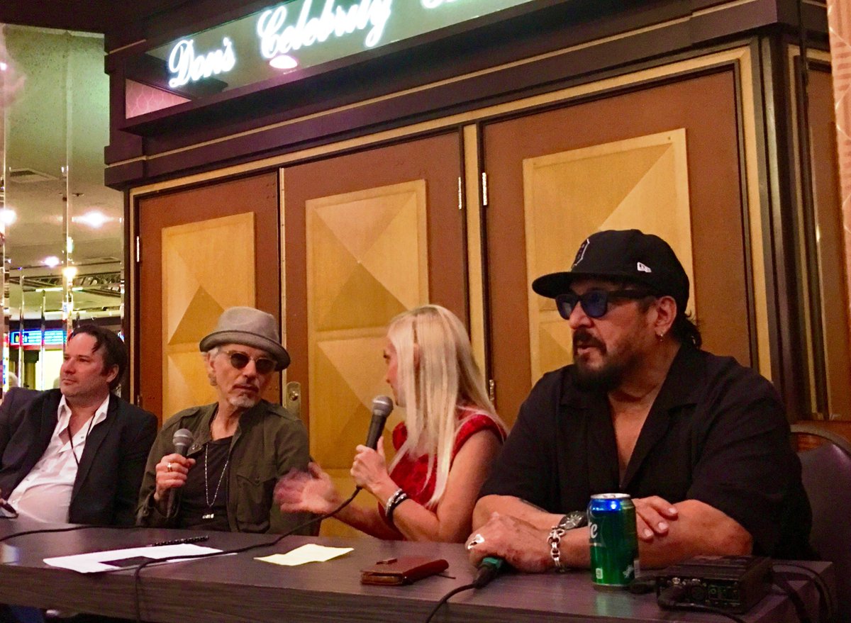 laughlinbuzz's tweet image. Unexpectedly got to see the Boxmasters at the Riverside.  Really good show. 

#Laughlin #TheBoxMasters #BillyBobThornton @BoxmasterJD
