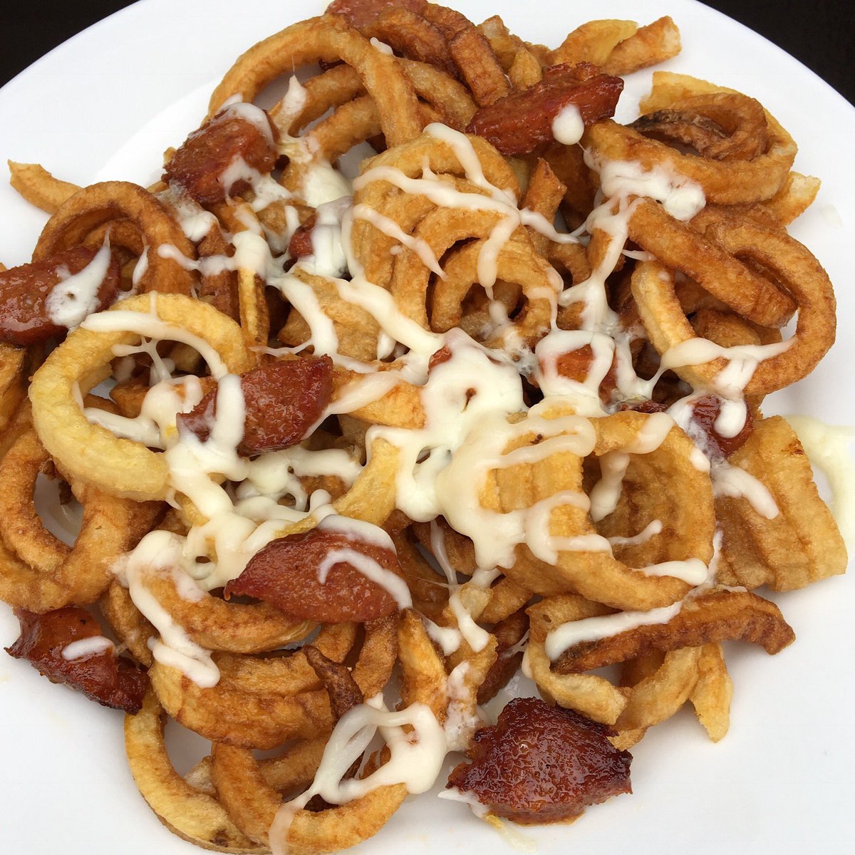 Happy FRYDAY! We're celebrating with #GlutenFree #DairyFree curly cheese #fries w/ our spicy Southwestern #sausage! #Kosher #JacksGourmet 🍟