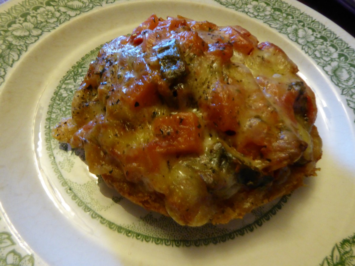 Hoping to get another pie TM from 
#Hexham #farmersmarket 
<a href="/MoodyBakerAlst/">Moody Baker Alston</a> @hexhamfarmersmk