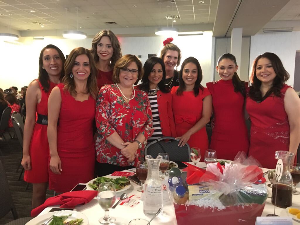 nmasunivision45's tweet photo. #HoustonGoRed #LatinasGoRed https://t.co/xUISVtIgRN