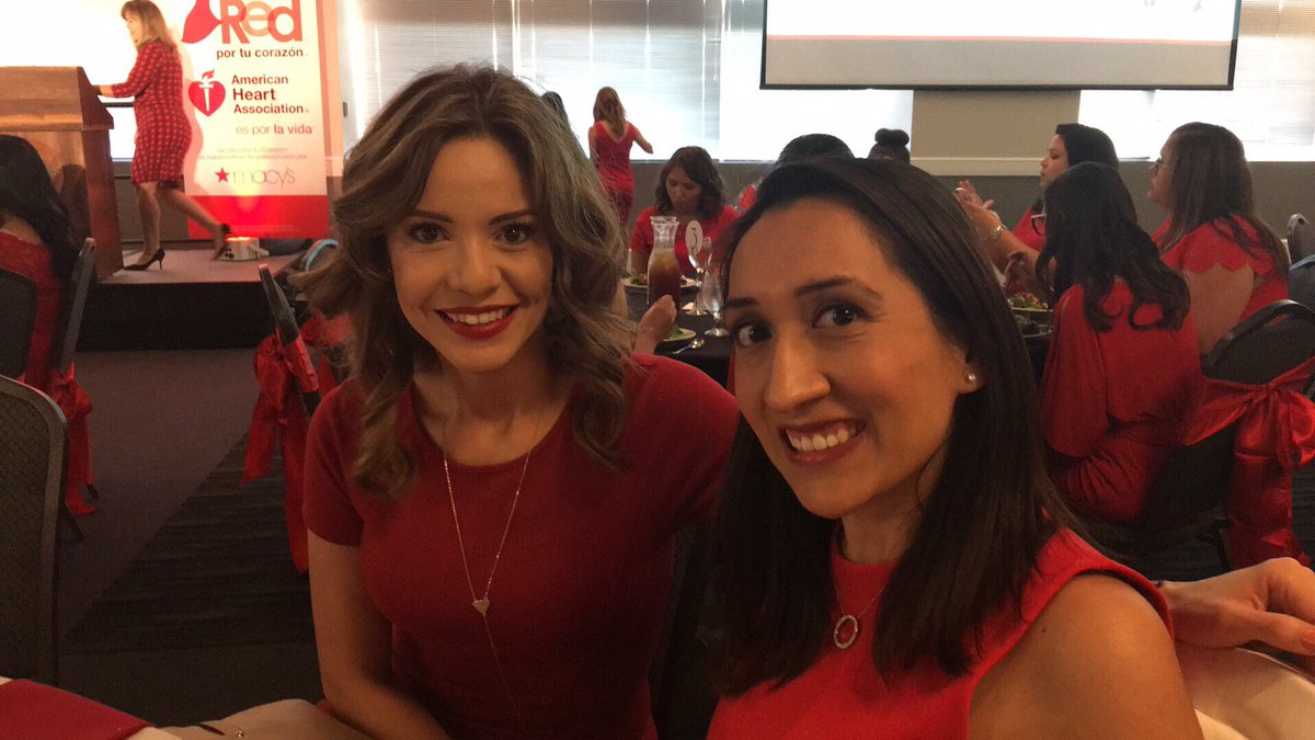 nmasunivision45's tweet photo. #HoustonGoRed #LatinasGoRed https://t.co/xUISVtIgRN