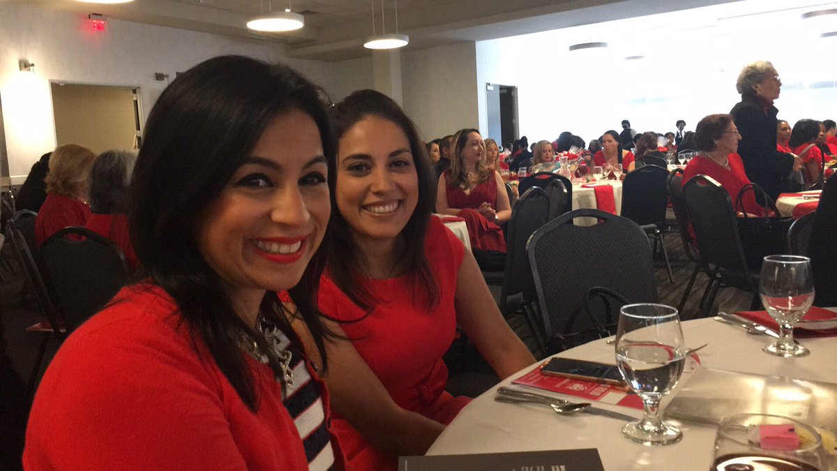 nmasunivision45's tweet photo. #HoustonGoRed #LatinasGoRed https://t.co/xUISVtIgRN