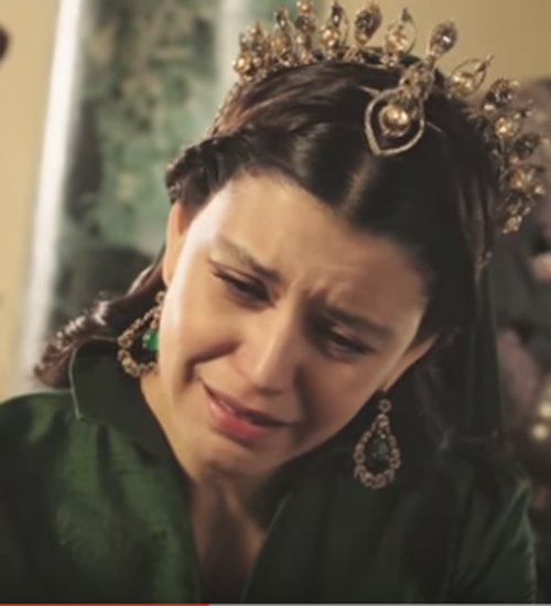 GamzelikKrdnz's tweet photo. #BerenSaat diziye kattığı ışıltısını ayrı..oyunculuğunu ayrı..güzelliğini ayrı özledim..Kösem IlkSezonuOzledik https://t.co/VyVPzDrfdU