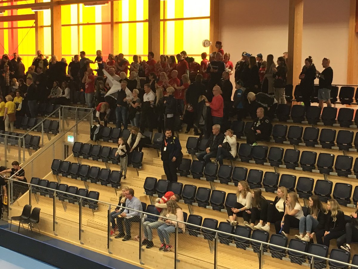 Lockerud/Mariestads DJ17 hade ett av dagens bästa stöd på läktaren idag av sin supportergrupp i matchen mot Dalen/RIG.