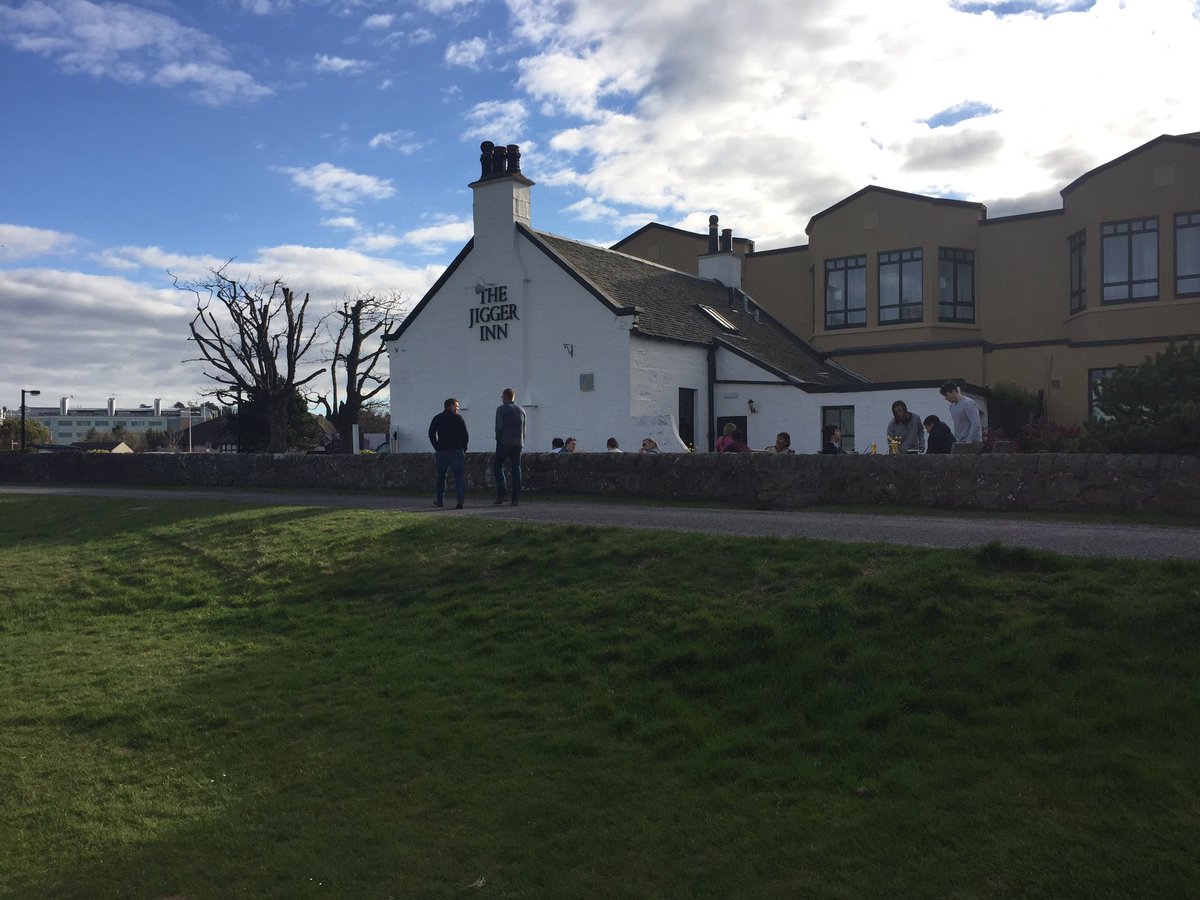clivesbarker's tweet photo. Enjoying a pint with my boys after golf @JIGGER_INN #StAndrews @DomBarker75 @MattBarkerCSB @dinoma https://t.co/dUjDbgZ6Zy
