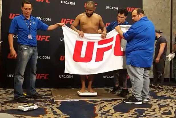 Daniel Cormier pesée
