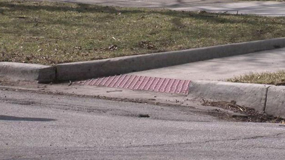 Toddler found passed out on sidewalk from suspected drug overdose bit.ly/2oK3QCl https://t.co/QORmAmefv0