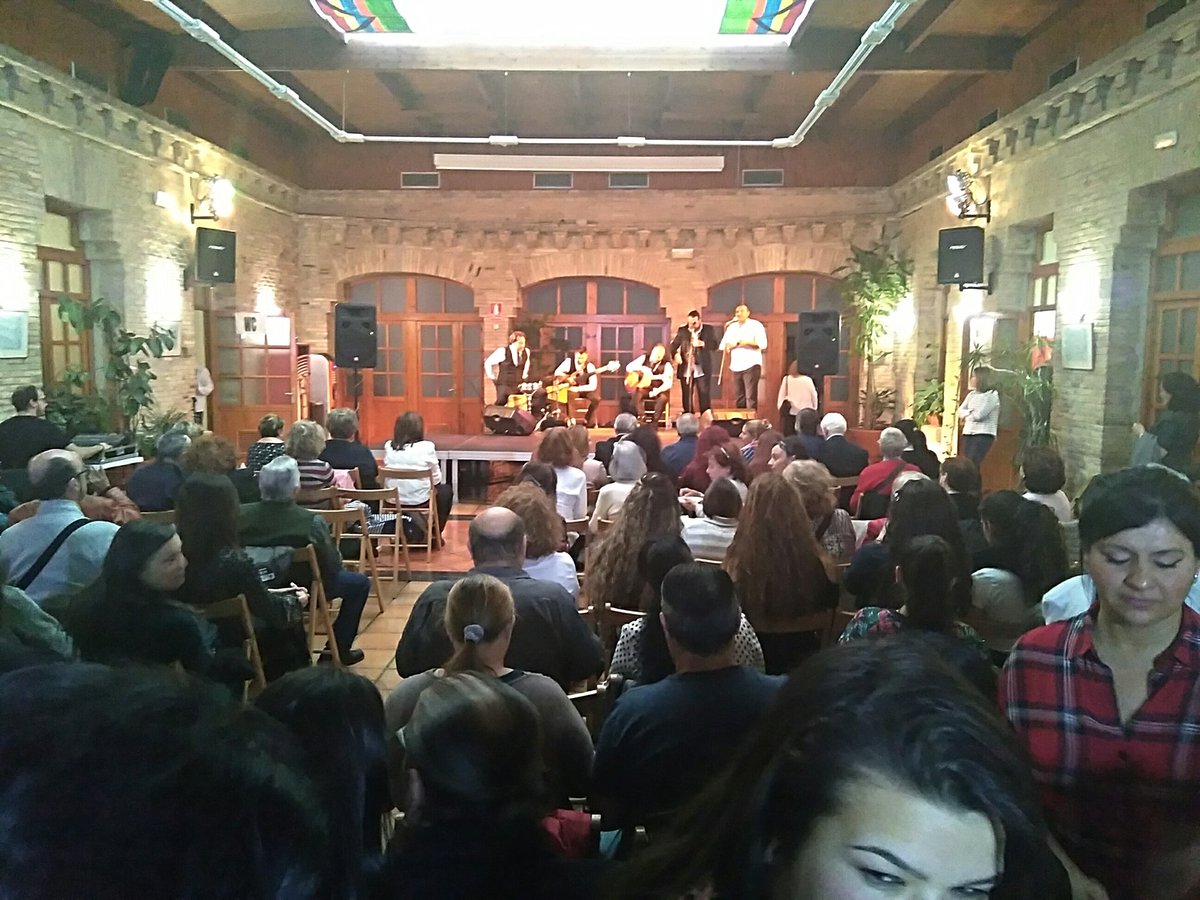 gitanos_org_ZGZ's tweet photo. #8deAbril fiesta tras la Ceremonia del Río https://t.co/YLyOYmuRk8