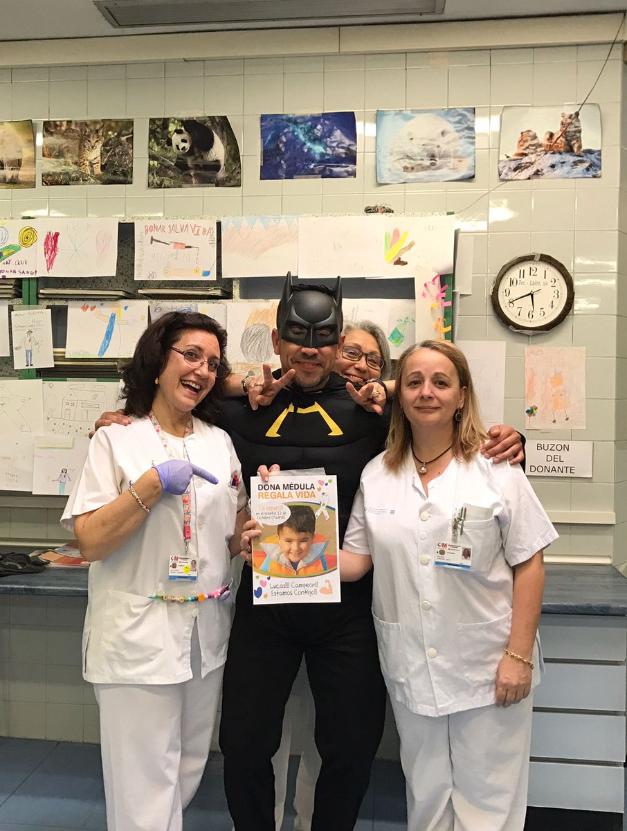buscomiheroe's tweet photo. El propio Batman recién llegado de Gottham City ha ido al hospital hacerse donante de médula. Bravo Batman #buscomiheroe https://t.co/tw9yPmgHod