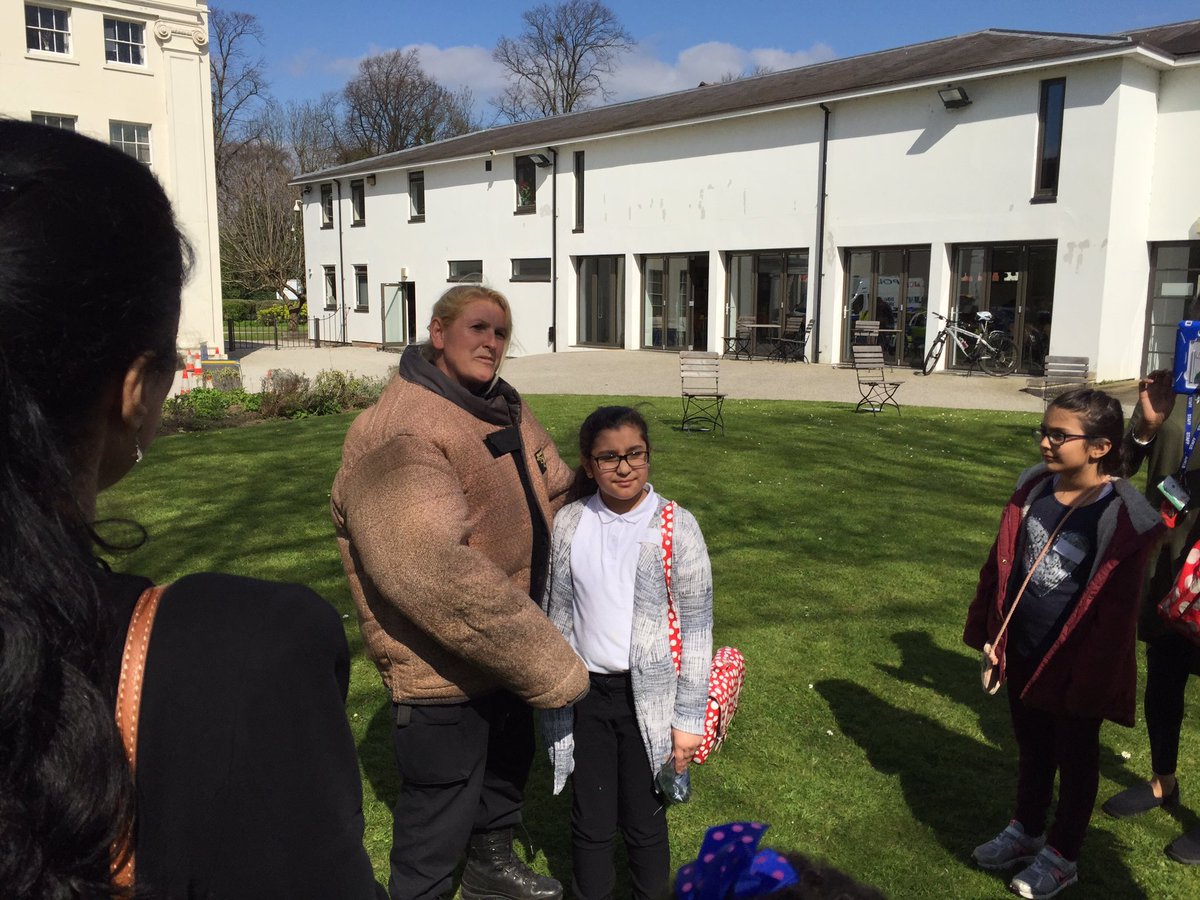NoelsMurrin's tweet photo. #CopSwap #GoldDay gr8 start 26 children able to attend who met @WMPDogs @Trafficwmp #CSI @LEHPolice @PerrybarrOscott @HandsworthwdNPT https://t.co/W3VTy6RrxJ
