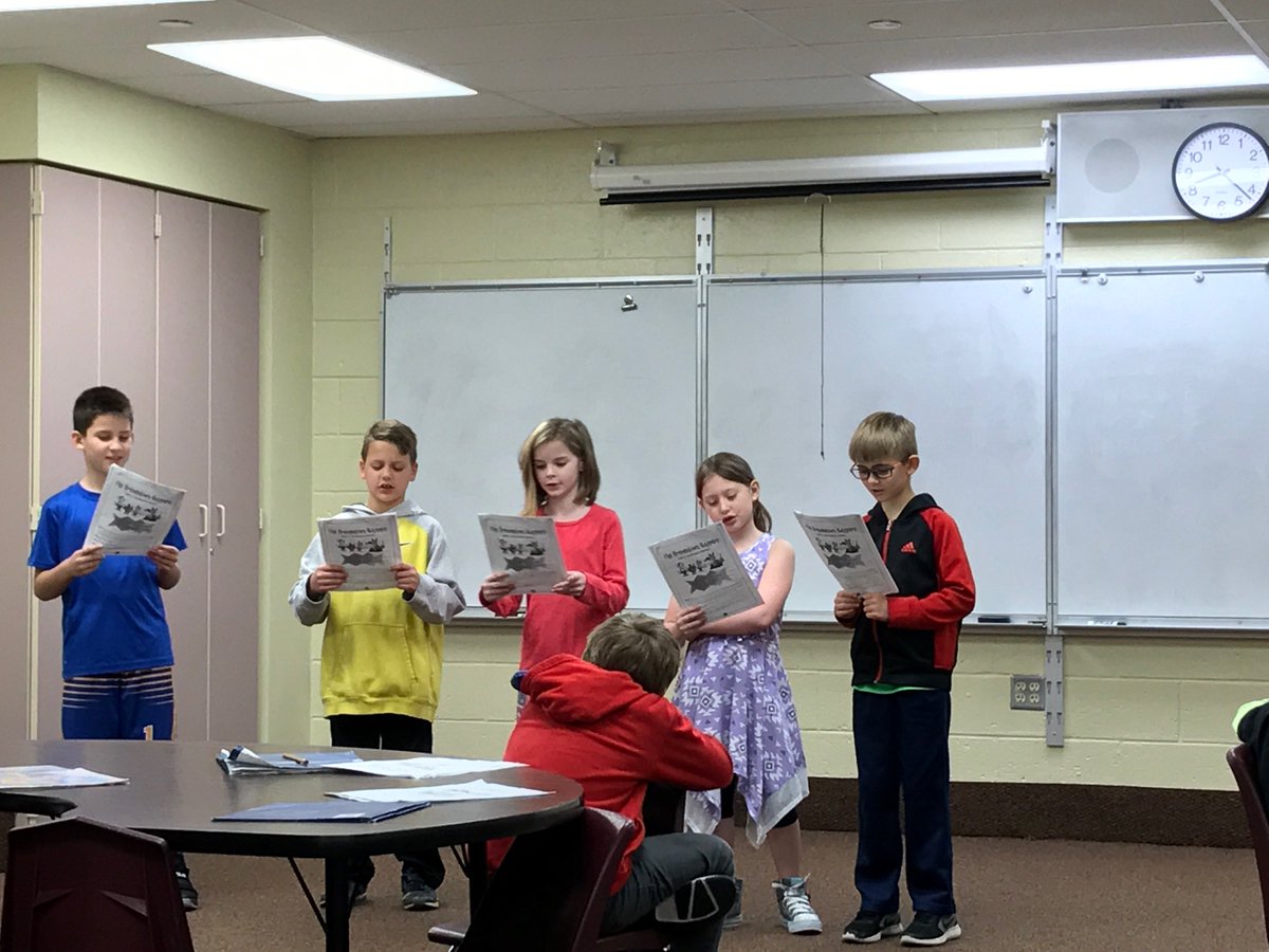 GCReads2Succeed's tweet photo. 2nd graders enjoying their cast party after some fantastic Reader's Theater plays! @jkehrt @HollarsHarris2 @jlthompson26 @MrsEmmerling1 https://t.co/l4dX3LiYIZ
