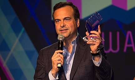 PRODUmercadeo's tweet photo. .@RepublicaWorld, @davidlopezfilms, @elguzii, @Fleishman, @laura_makeup triunfan en los @TeclaAwards 2017 #Hispz17 https://t.co/WTQhrl4FgK https://t.co/TzQx1euYZH