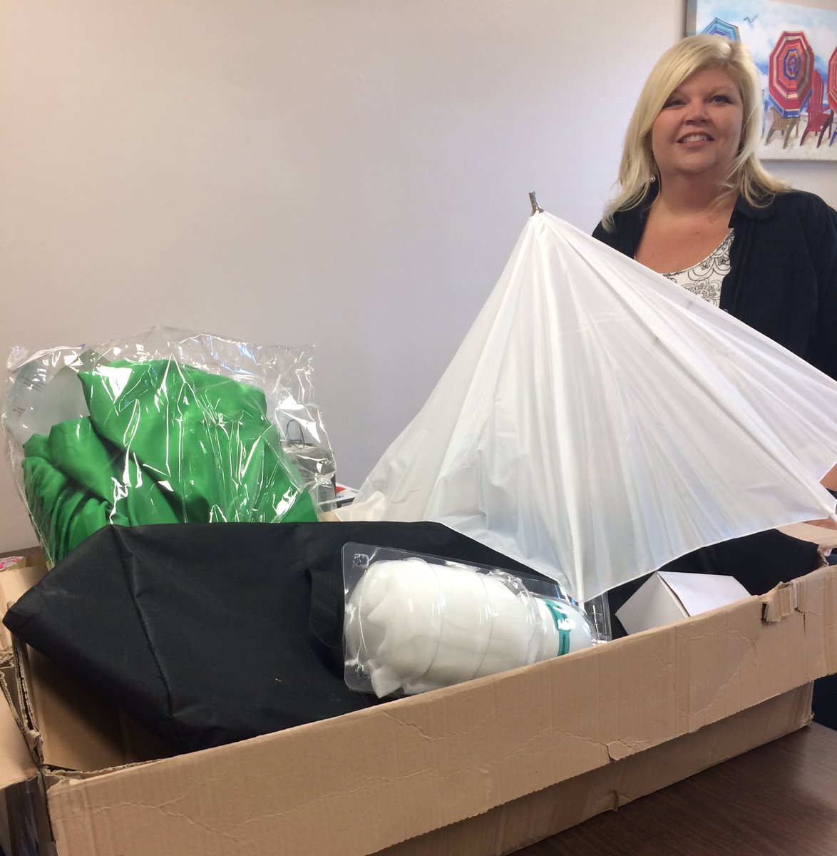 VioletteAllison's tweet photo. Coming soon to a school near you! #greenscreenkit @CumberlandCoSch https://t.co/gzkWC7ET82