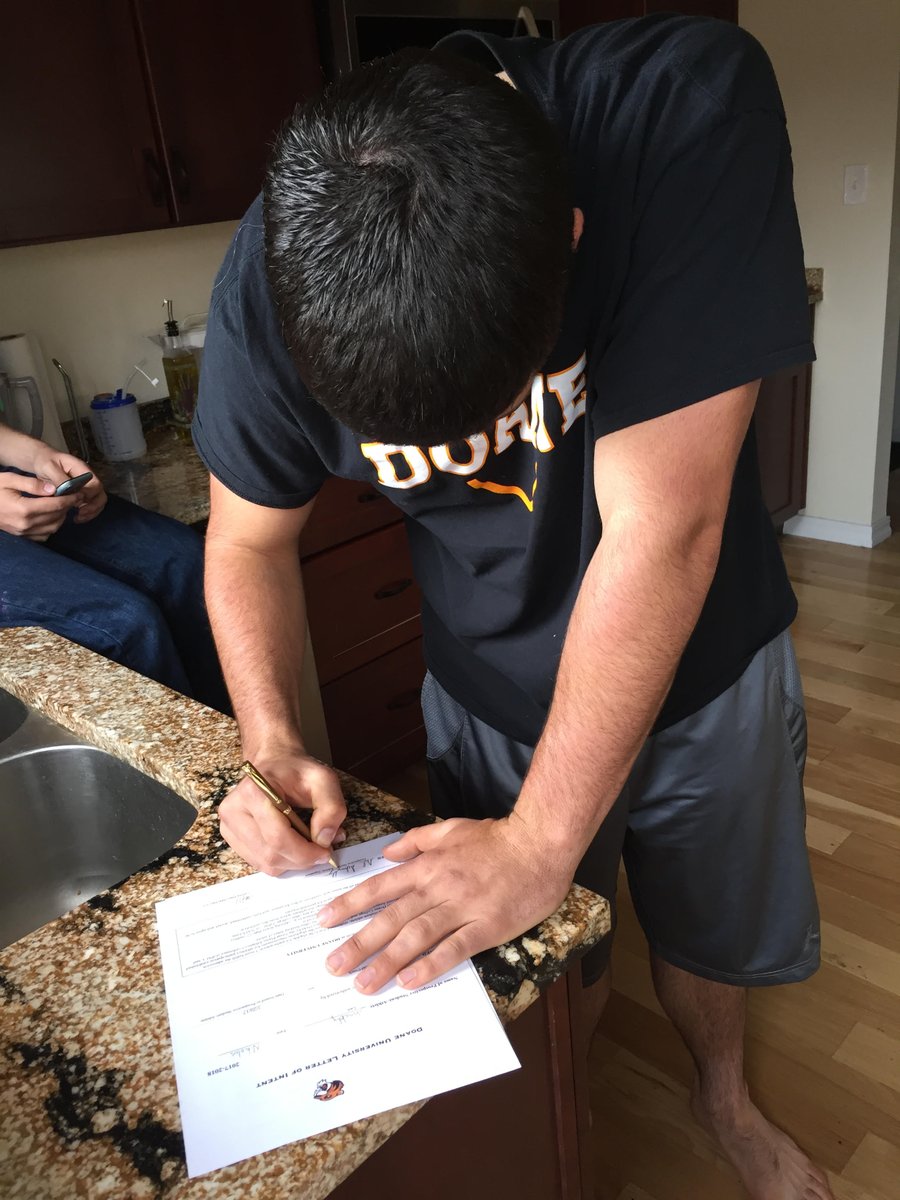 DoaneWrestling's tweet photo. Welcome to Doane, Nik. #GoDoane #TigersCompete https://t.co/ex63xodL0H