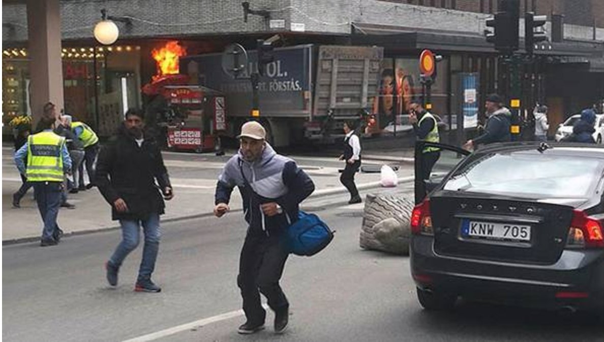 A large truck has driven into people on street in central Stockholm, according to Swedish newspaper Aftonbladet: aftonbladet.se/nyheter/a/M04X…