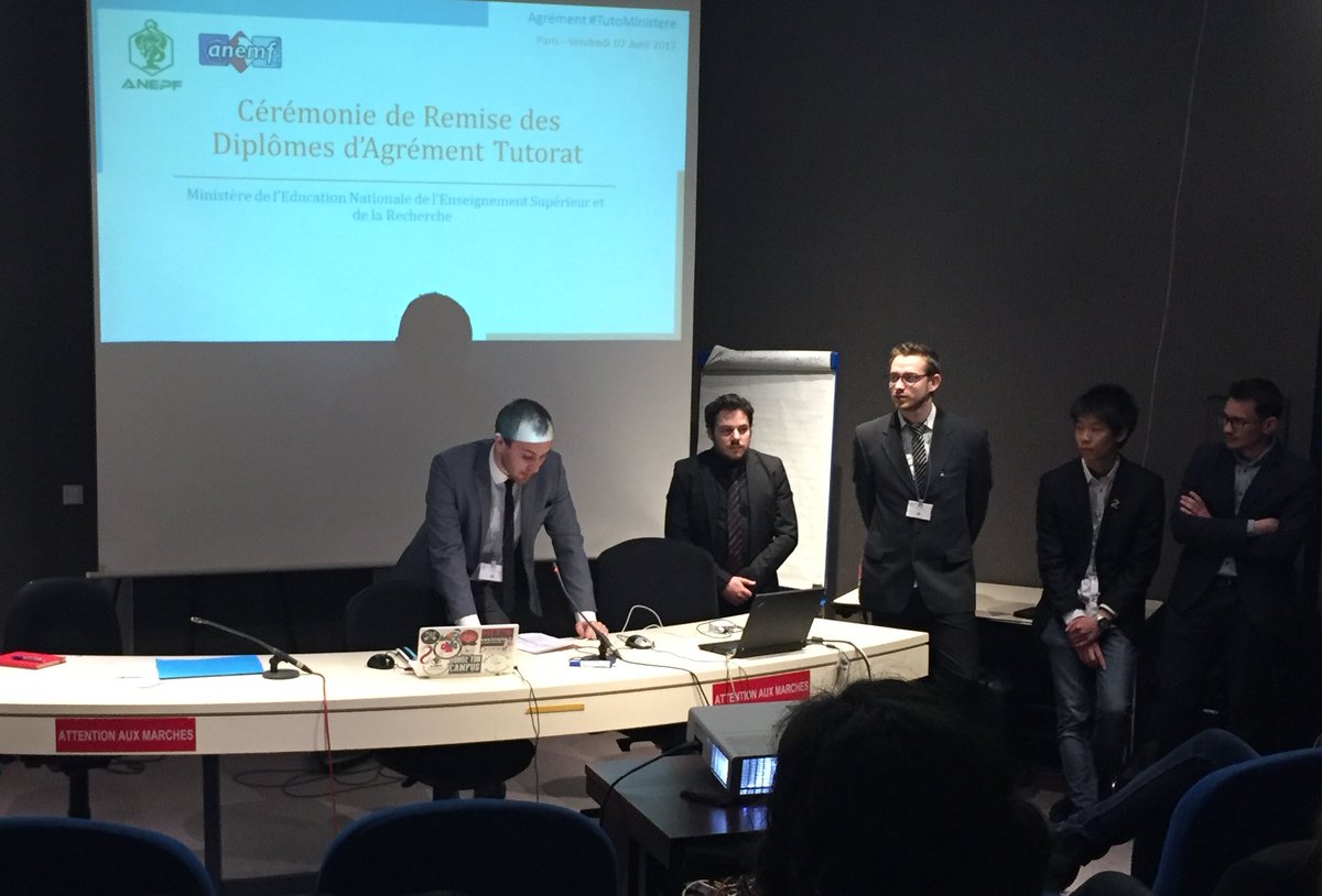 Pharma_ANEPF's tweet photo. 1ère cérémonie remise #agément #TutoMinistere. @Pharma_ANEPF @ANEMF @sup_recherche @Anesf_FR @La_FNEK @La_FNESI @doyenspharma @doyensmed https://t.co/H9SJGJruiK