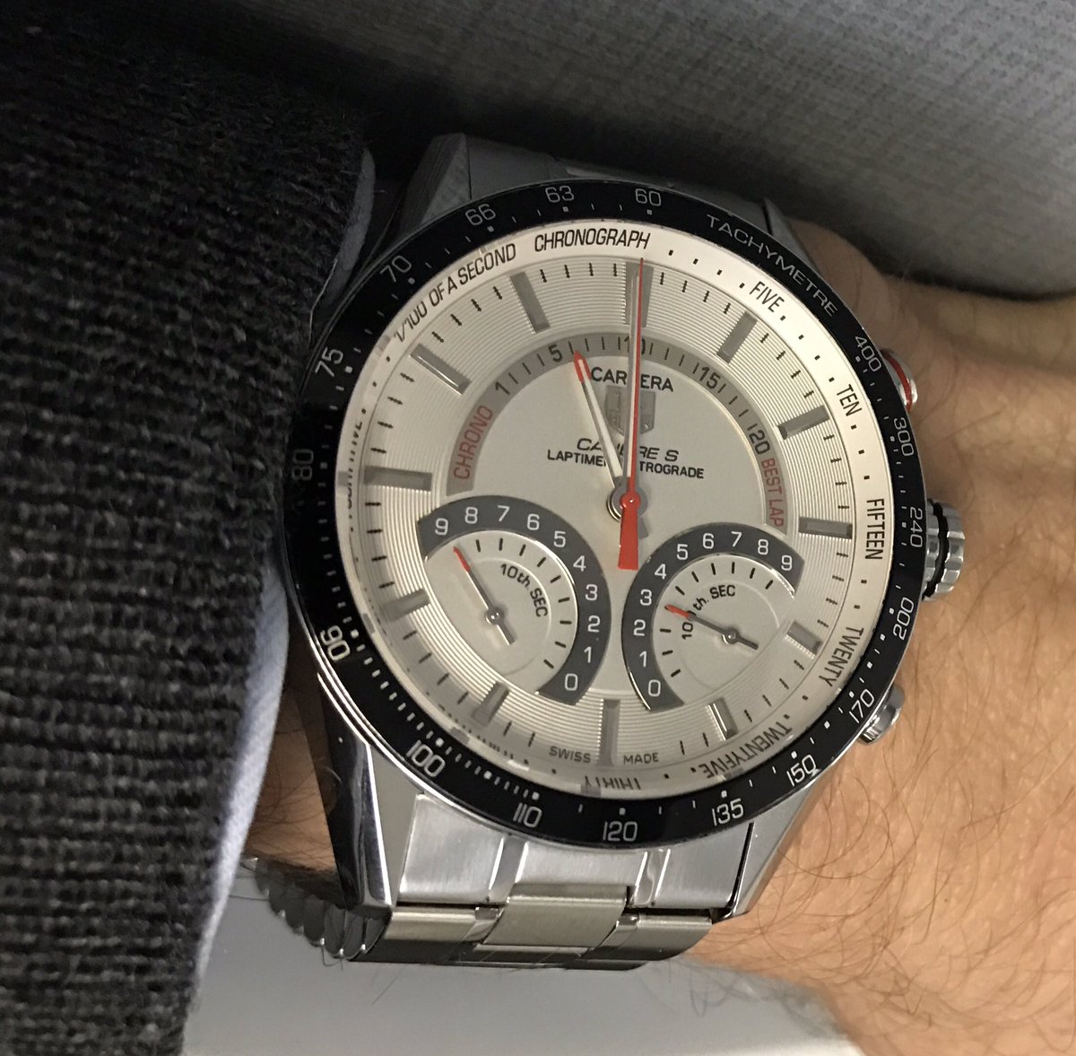 Just 1 of over 30 pre owned immaculate Tag Heuer we currently have in stock. All at least a 40% saving from new &amp; with 2 year warranties 🇨🇭