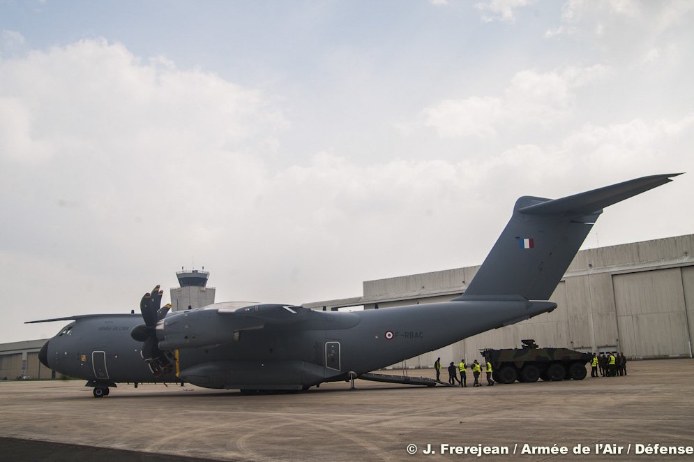 طائرة النقل العسكري البعيدة المدى Airbus A-400M  C80ErWWXkAUQJed