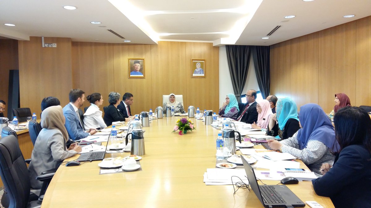 DSRKcomms's tweet photo. Courtesy call by Alok Sharma MP, The Parliamentary Under Secretary for The Foreign &amp; C'wealth Office @NajibRazak https://t.co/nd1QnYTH96