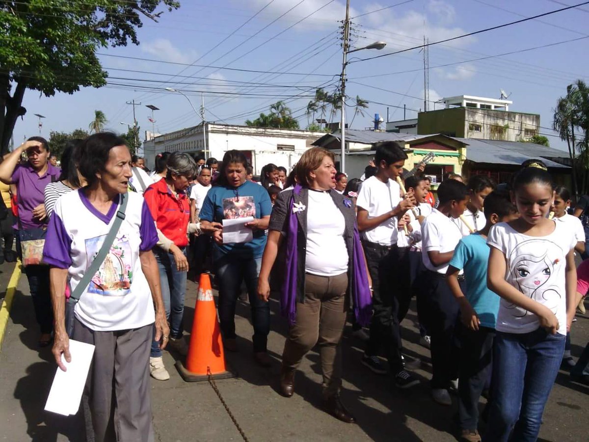 MariaVallenil15's tweet photo. @frensmonagas y @yelitzePSUV_ en hermoso acto religioso con nuestros niños Semana Santa en Vivo @MariaVallenil15 https://t.co/B41UpUPeyu