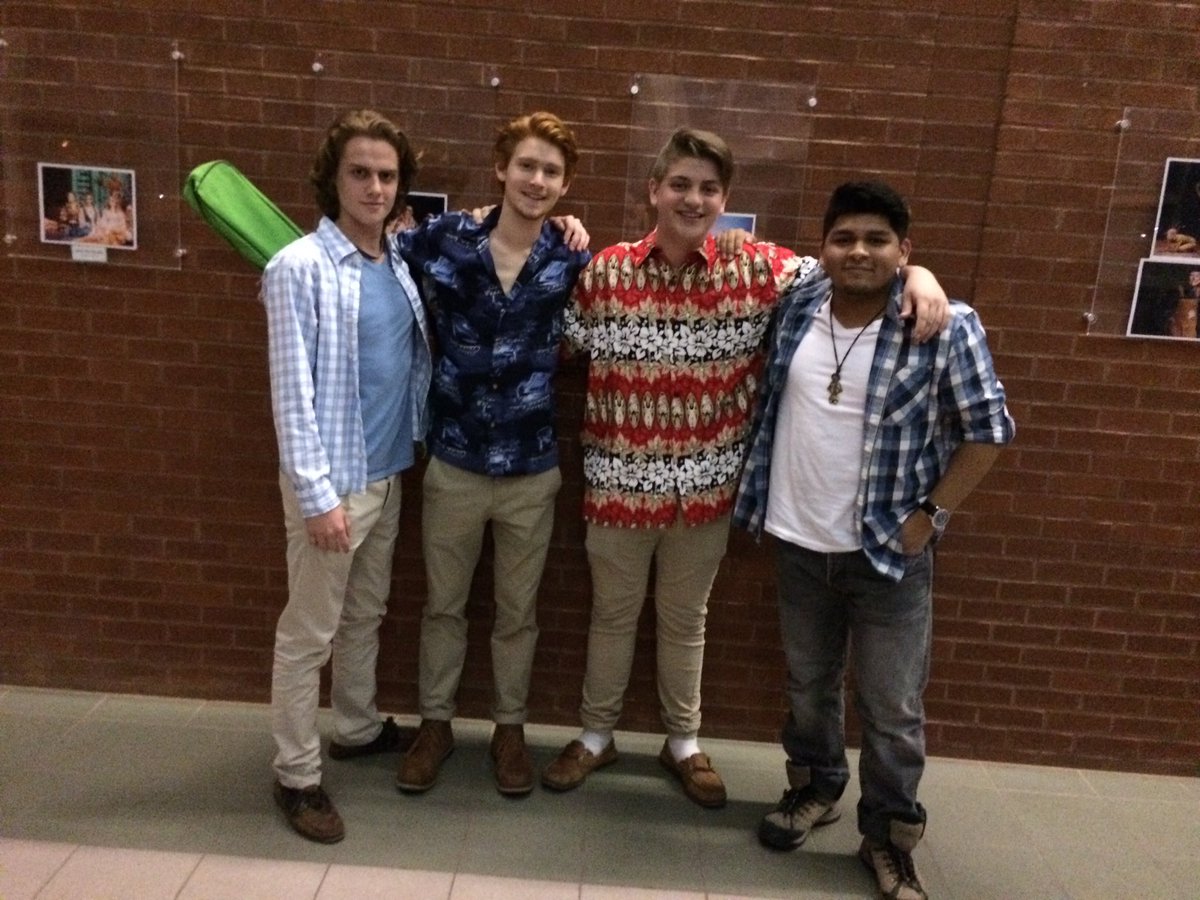 MikeOwens777's tweet photo. Yo last night was #lit loved it, my boiis killed it #yourewelcome #caryhigh https://t.co/0Btqqa8qsE