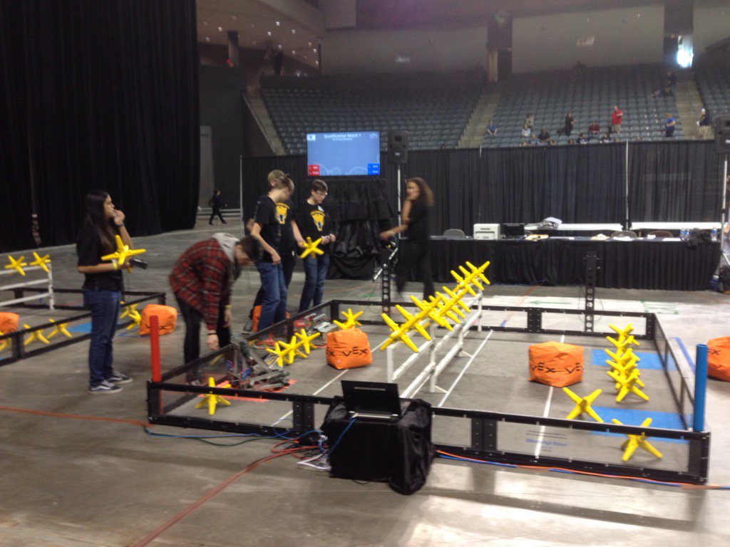 tigerroboticssd's tweet image. B team is preparing for their round 2 matchup good luck #createopen #harrisburgstrong #vexrobotics