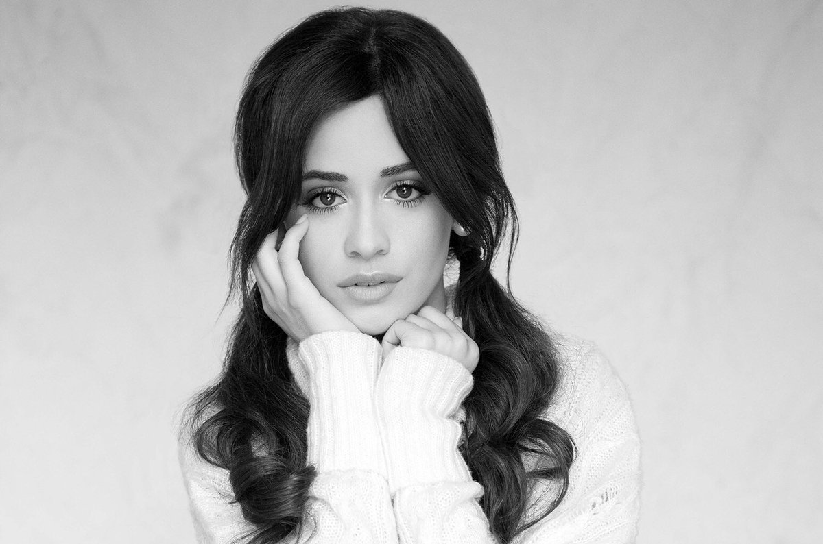 TuMedio's tweet photo. #CamilaIsOurQueen
La brillante cantante de orígenes latinos CAMILA CABELLO (@camilacabello97) pasó los 10millones de seguidores en Instagram https://t.co/U5SNXONs2N