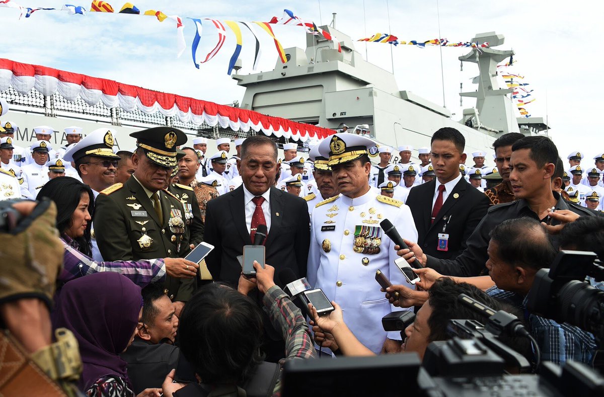 ryamizard_r's tweet image. Peresmian KRI Raden Eddy (RE) Martadinata-331 di Dermaga Pondok Dayung TNI AL, Jakarta Utara, Jumat (7/4/2017).