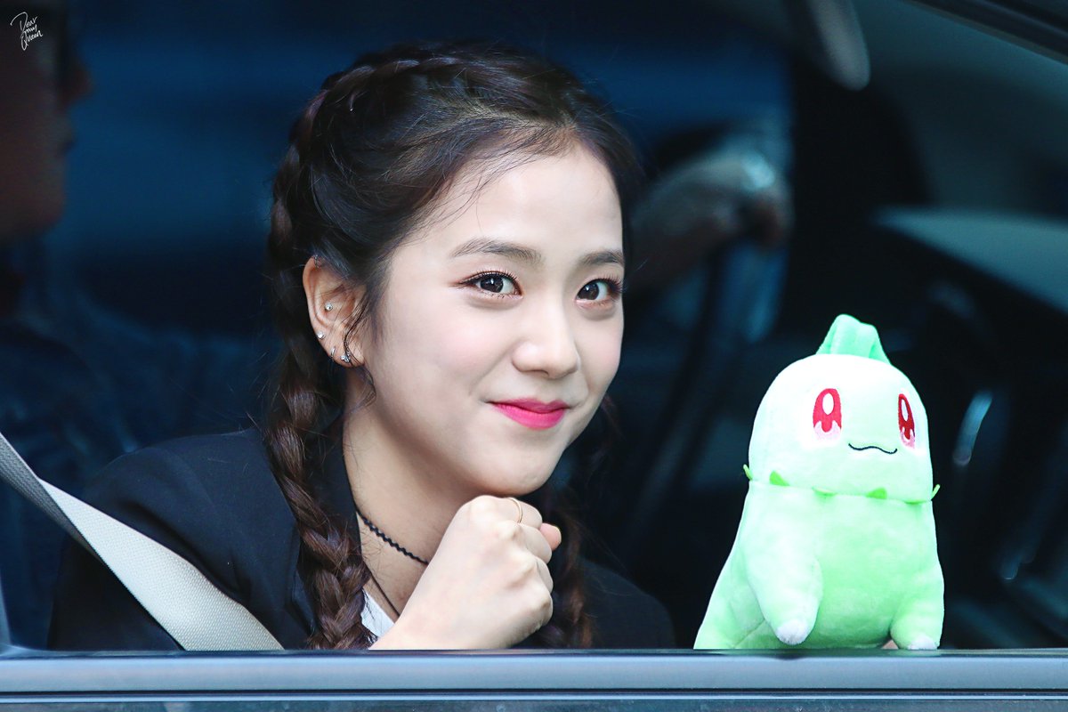 kimjisoo103's tweet photo. 170402 인기가요 퇴근 블랙핑크 지수

니 모든 것이 좋아
머리부터 발끝까지도
조그만 행동까지 하나하나 다 좋아🔥❤

#blackpink #jisoo https://t.co/RDA5ftReDc https://t.co/p1s4kJxH8h