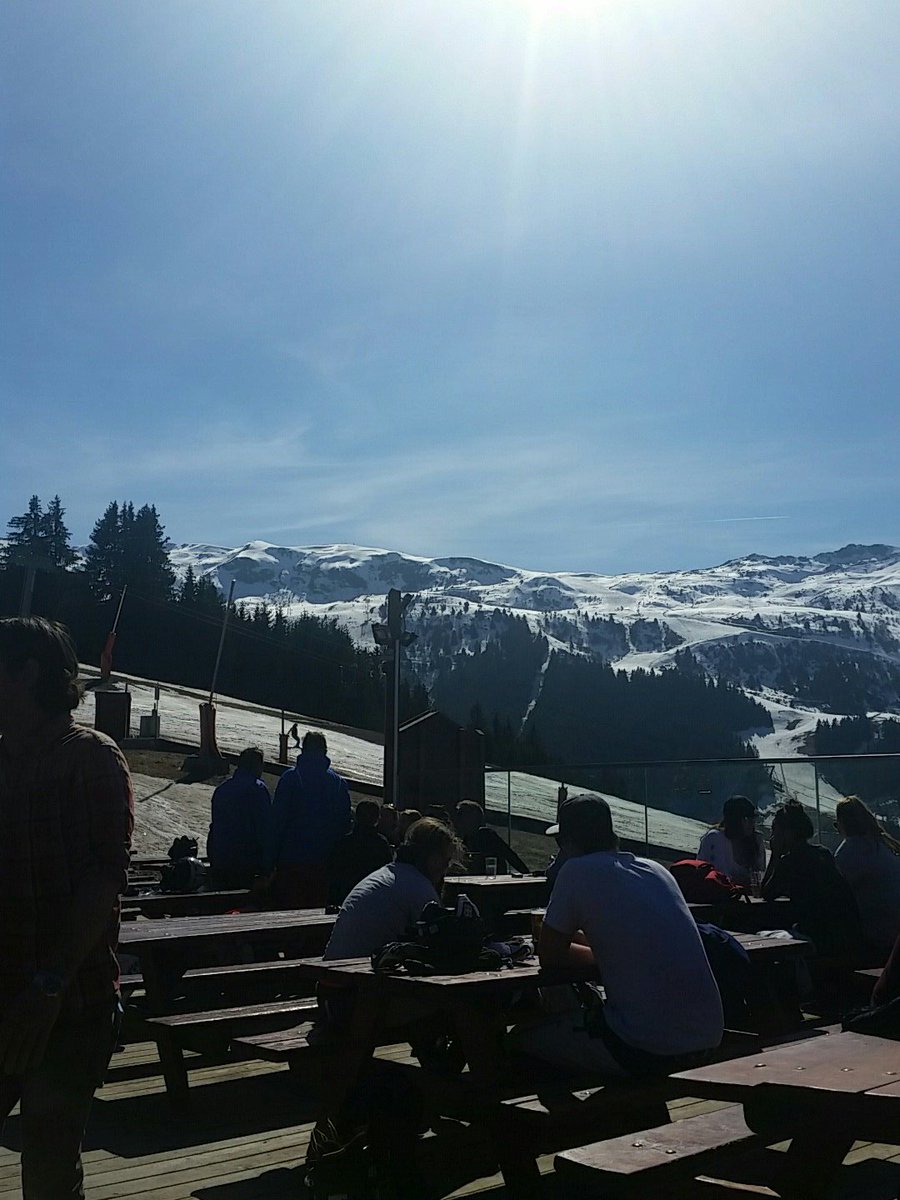 hallam_ice's tweet photo. Ahhhh easter. #endofseasonchills https://t.co/JKIqseJDYb