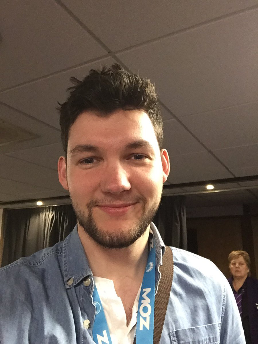 21burn06's tweet photo. At #BrightonSEO Looking to win some champagne #MakeThatStep https://t.co/Tqvi7gU07T