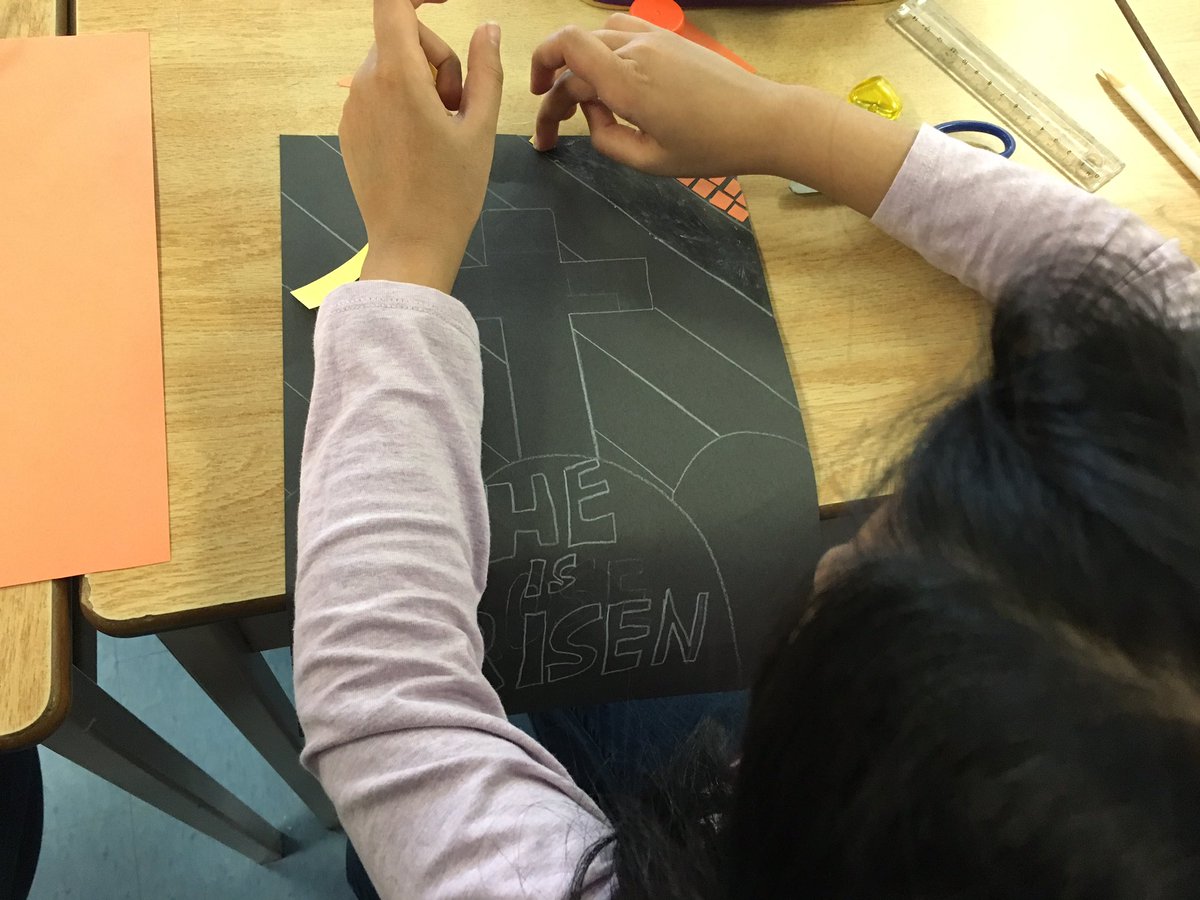 MmeGoyer's tweet photo. #AncientRomans created #mosaic art & so are we! Working on #mosaics in time for #HolyWeek! #DPLent #RomanArt #mosaïque @StGertrudeMBC https://t.co/KsIKi89cg4